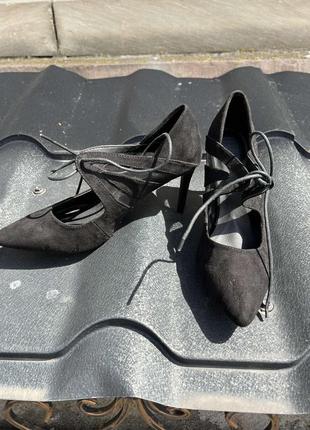 Фирменные шикарные модельные черные туфли 40 размер4 фото
