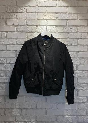 Куртка бомбер bershka