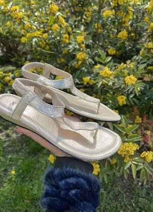 Женские босоножки на ряду 39 размер