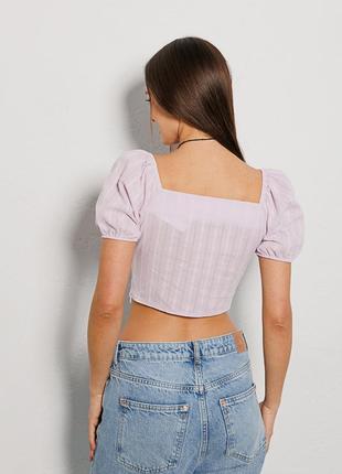 Укороченная летняя блуза лиловая с короткими рукавами5 фото