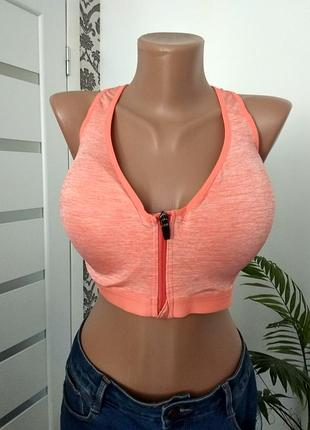 Персиковый топ на замке