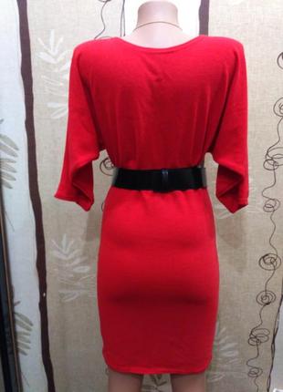 Красное трикотажное демисезонное платье в обтяжку2 фото