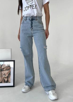 Голубые широкие джинсы с боковыми разрезами1 фото
