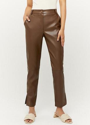 Коричневые брюки из эко кожи кожаные брюки с разрезами zara tally weill h&amp;m mango кожаные брюки кожаные брюки коричневые