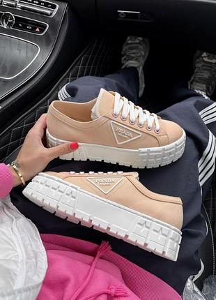 Прекрасные женские кроссовки на платформе в стиле prada double wheel nylon gabardine money нюдовые