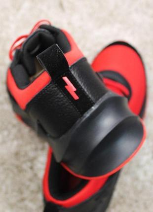 Хитовые мужские кроссовки adidas sharks black red.5 фото