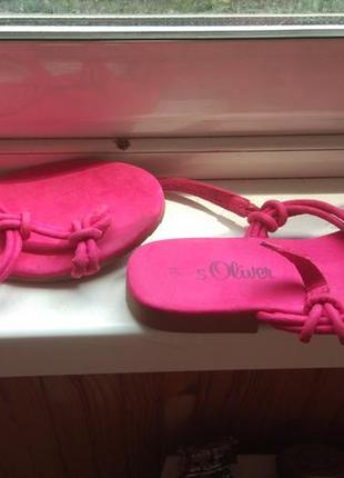 Стильні босоніжки