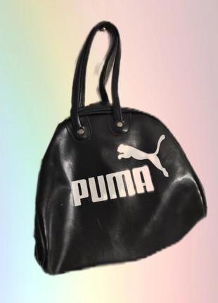 Стильна, маленька сумочка на коротких ручках, з написом puma