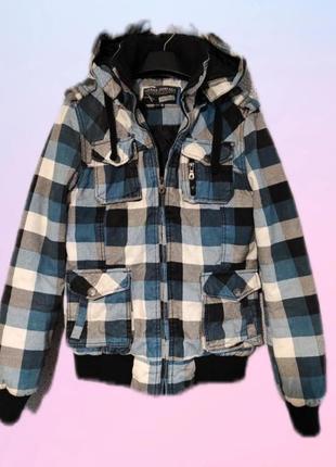 Демисезонная, стильная, брендовая куртка в клеточку, с капюшоном