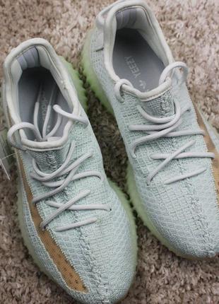 Кроссовки adidas yeezy boost 350 v2 hyperspace.