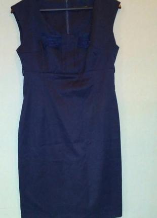 Суворе темносинее плаття