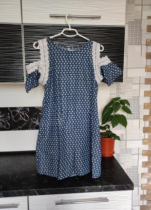 Плаття з відкритими плечима.