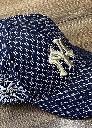 Кепка жіноча