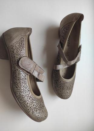 Женские кожаные туфли на низком  широком каблуке р.39 -25,5см