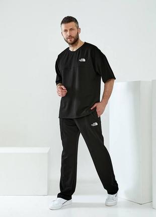 Мужской спортивный костюм