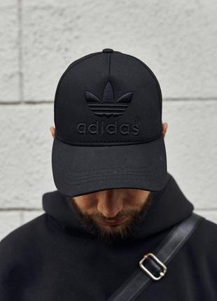 Кепка adidas чорна чорне лого1 фото