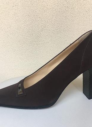 Стильные кожаные итальянские туфли на каблуке