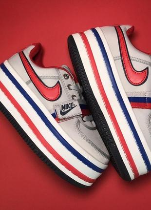 Интересные женские кроссовки nike zoom vandal 2k white blue.1 фото