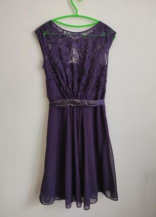 Темно фиолетовое ажурное платье с поясом из камней coast