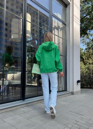 Стильная куртка женская комфортная классная классная классическая удобная модная трендовая ветровка зеленая голубая4 фото