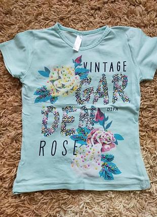 Красивая футболка со стразами