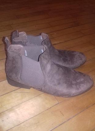 Легкі зручні черевики