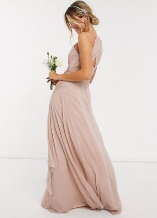 Платье макси с заниженной талией asos design bridesmaid с рюшами на лифе и многослойной юбкой7 фото