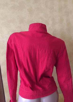 Стильная красная куртка на молнии / ветровка3 фото
