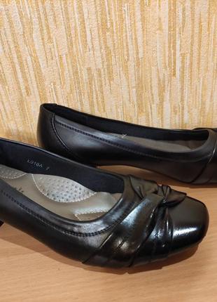 Черные женские туфли на низком широком каблуке, р.40-26см4 фото