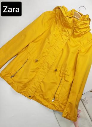 Куртка жіноча вітрівка жовта прямого вільного крою з потайним капюшоном від бренду zara m