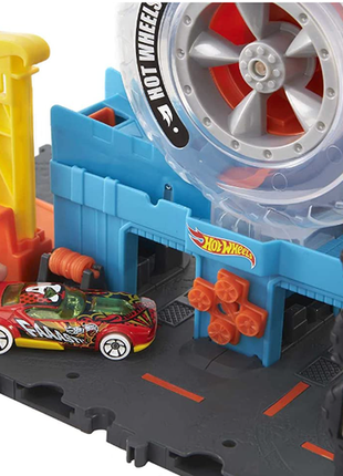 Трек хот вилс трюки на шиномонтаже hot wheels city super twist tire shop playset....3 фото