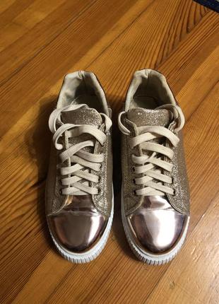 Кеди жіночі золотисті.