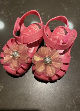 Босоніжки zaxy