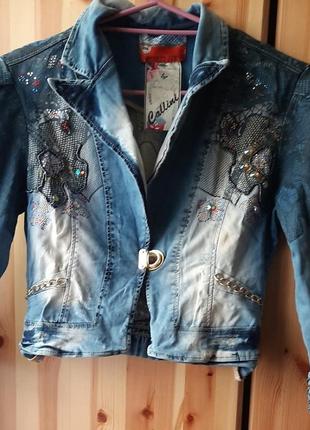Джинсовая куртка с камнями