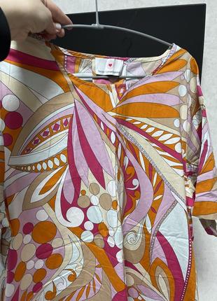 Яркое платье с карманами