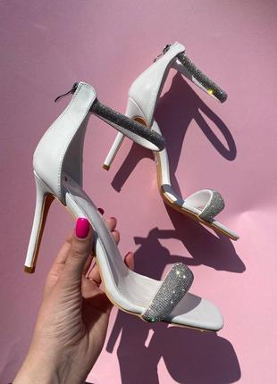 Босоножки на каблуке, босоножки с камушками6 фото