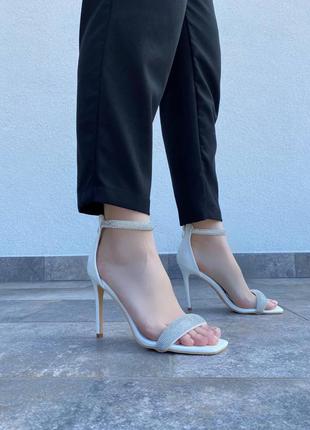 Босоножки на каблуке, босоножки с камушками5 фото
