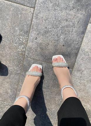 Босоножки на каблуке, босоножки с камушками8 фото