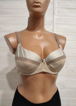 Красивый бюстик   80b -натуральный к груди