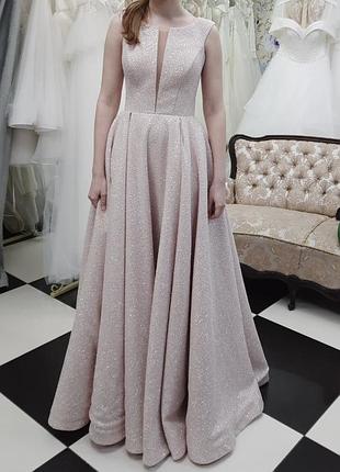 Вечернее платье