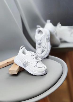 Білі кросівки для хлопчика для дівчинки