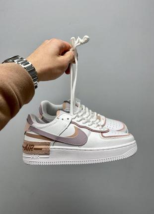 Стильные женские кроссовки nike air force 1 shadow amethyst белые с цветными вставками5 фото