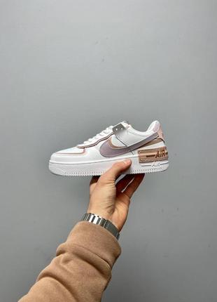 Стильные женские кроссовки nike air force 1 shadow amethyst белые с цветными вставками10 фото