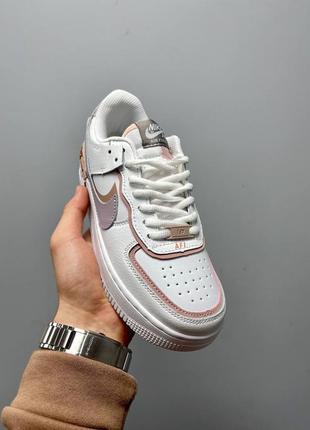 Стильные женские кроссовки nike air force 1 shadow amethyst белые с цветными вставками2 фото