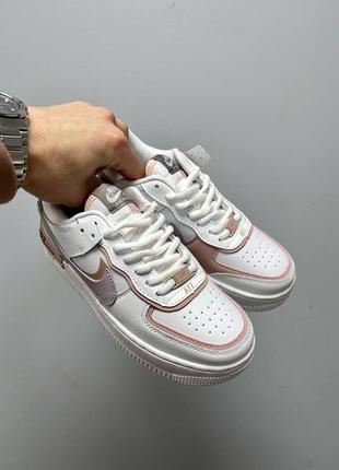 Стильные женские кроссовки nike air force 1 shadow amethyst белые с цветными вставками7 фото