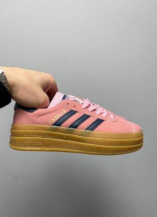 Жіночі замшеві кеди на платформі adidas gazelle bold pink glow