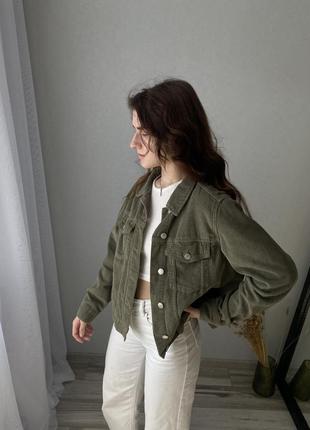 Зелена курточка джинсовка хакі жіноча в рубчик m&s