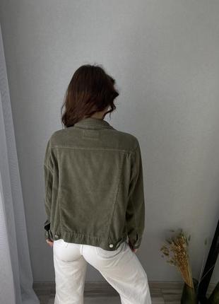 Зеленая курточка джинсовка хаки женская в рубчик m&amp;s2 фото