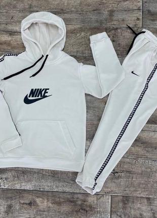 Спортивные костюмы nike с лампасами1 фото