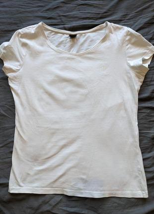 Белая спортивная футболка бренда 4f2 фото